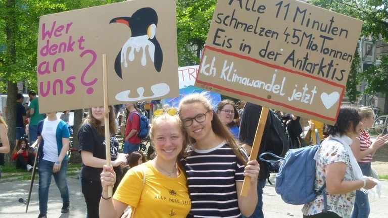 MLPD protestiert gegen Diffamierung, Spaltung und Kriminalisierung der Fridays-for-Future-Bewegung durch Verfassungsschutz und Staatsschutz