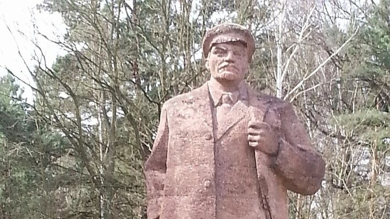 Erst durch direktes Eingreifen von OB Baranowski (SPD) persönlich wurde das Bauamt gegen die Lenin-Statue aktiv!