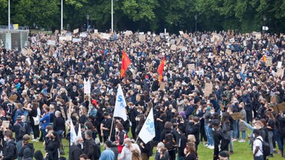 Hunderttausende auf der Straße – Rebellion gegen Rassismus, Faschismus und Antikommunismus
