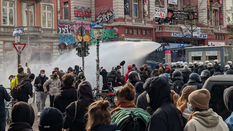 MLPD protestiert entschieden gegen massive Polizeigewalt gegen Demonstranten