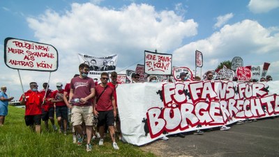 Versammlungsgesetz: So will Laschet im Bund regieren!