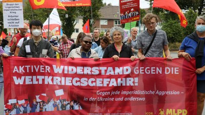 1.500 Menschen bei Festakt zur Feier von 40 Jahren MLPD mit Enthüllung einer Marx-Statue