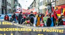 Der Kapitalismus bedroht die Menschheit. Perspektive: echter Sozialismus! Der Kapitalismus bedroht die Menschheit. Perspektive: echter Sozialismus!