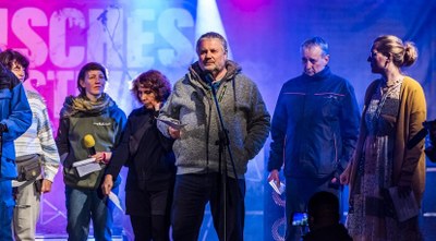 Die Menschheit will nicht in der Barbarei untergehen, sie will das Leben!
