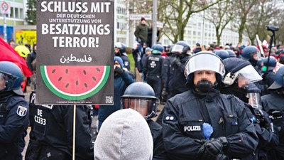 12.000 Teilnehmer friedlich in Gedenken an Lenin, Liebknecht und Luxemburg auf der Straße - Hysterische Hetze von Bild und Co