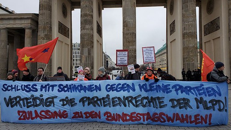 Bundeswahlleiterin zieht die Reißleine und nimmt ihr angedrohtes Verbot einer Wahlteilnahme der MLPD an der Bundestagswahl zurück!