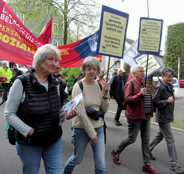 Courage-Frauen bei 1.Mai-Demonstration 2023 in Wuppertal